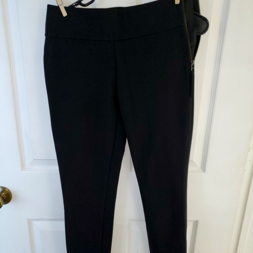 Like brand new spectacular Skinny black MARCIANO GUESS pants! Size 4